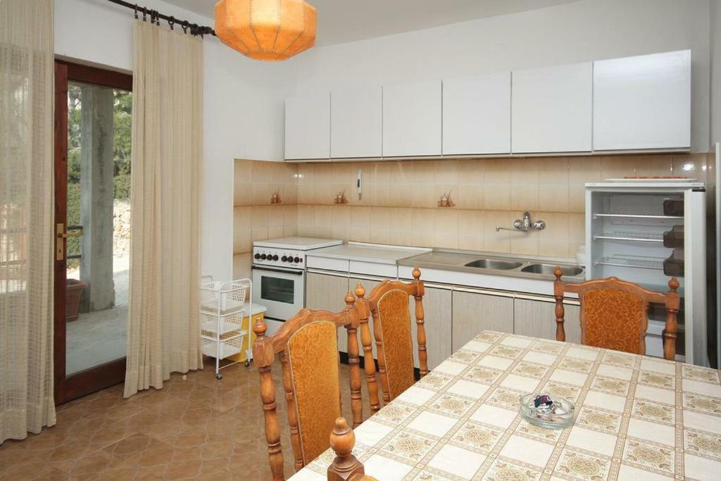 Apartmani Ujdur Омиш Экстерьер фото