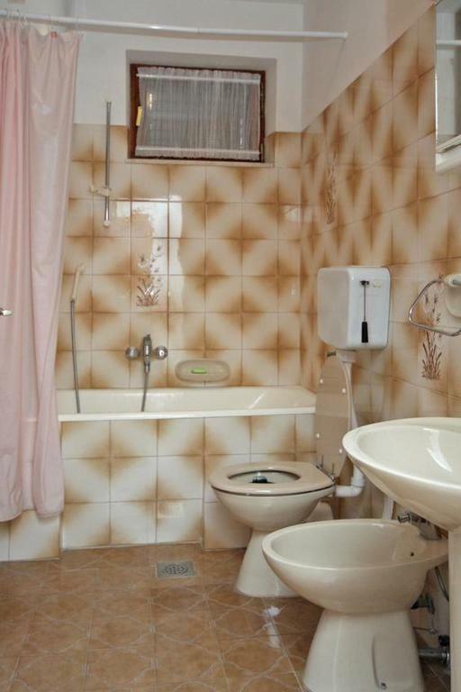 Apartmani Ujdur Омиш Экстерьер фото